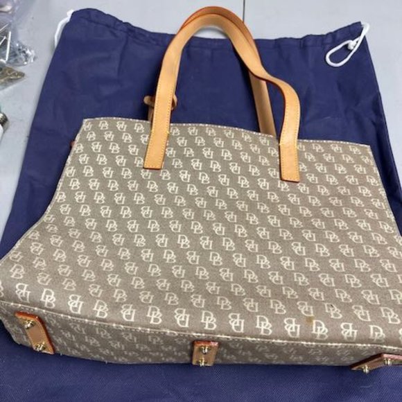 Dooney & Bourke cloth signature handbag/purse w leather straps. Light brown/tan. - Picture 4 of 11